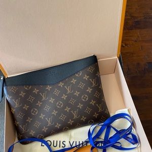 Louis VUITTON 💯 New M62048 DAILY POUCH